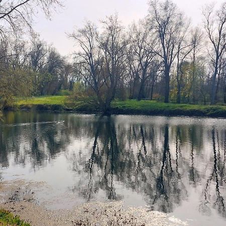 Studio Sur Les Rives D'Allier Moulins  Exterior foto